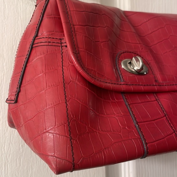 Red Moc Croc Shoulder bag with turn lock pocket enclosures - Picture 4 of 14